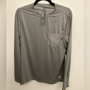 Men’s Vuori Long Sleeve Trade Winds Performance Tee